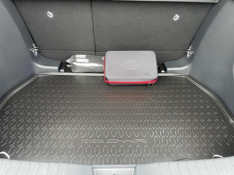 Neu Toyota C-HR 98 PS (72 kW) 2026 Blau SUV