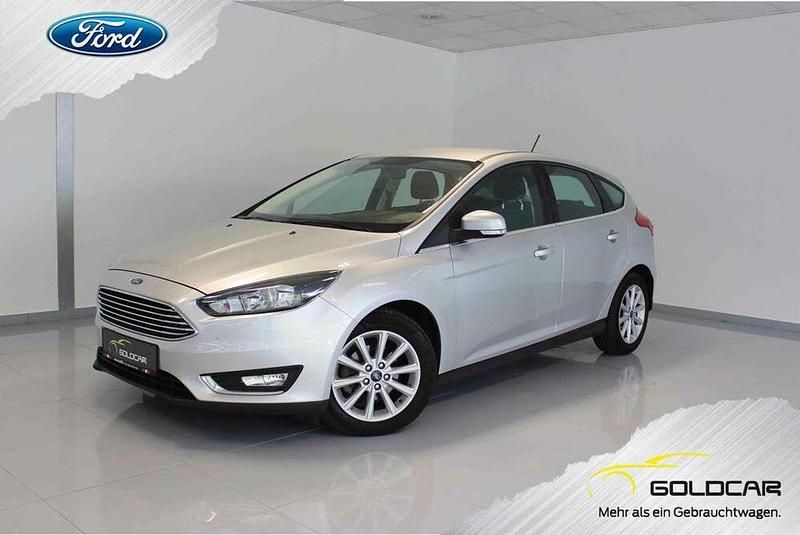 Silber Gebraucht 2017 Ford Focus Titanium Limousine | € 13.930 (Fairer Preis) - Bild 1/4