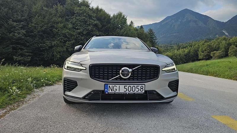 Gebraucht Volvo V60 Ultimate 310 PS (228 kW) 2022 Silber Kombi