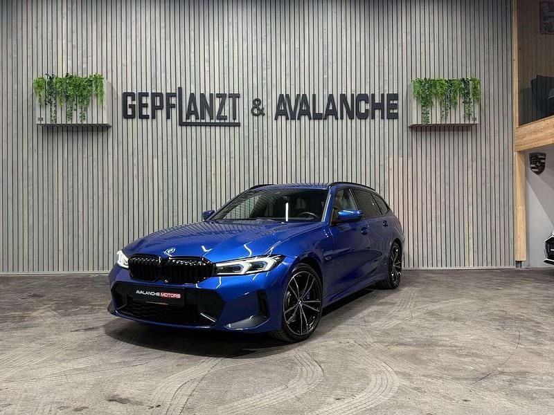 Gebraucht BMW 330e M Sport 292 PS (214 kW) 2022 Blau Kombi