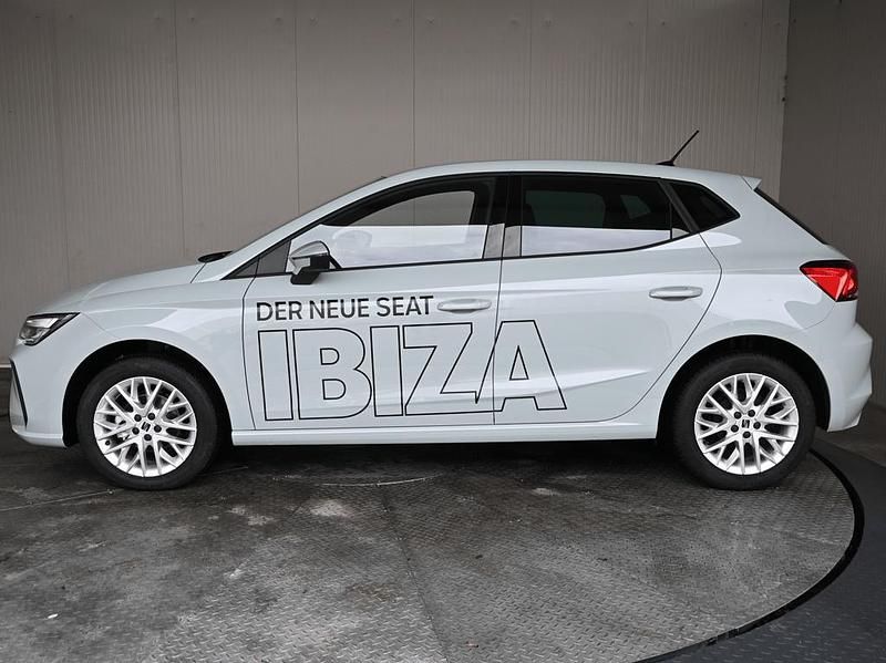 Neu Seat Ibiza Style 95 PS (69 kW) 2026 Hellgrau  metallic Kleinwagen
