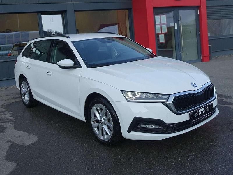 Gebraucht Skoda Octavia Ambition 150 PS (110 kW) 2022 Weiß Kombi