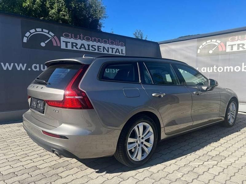 Gebraucht Volvo V60 Momentum 150 PS (110 kW) 2019 Grau Kombi