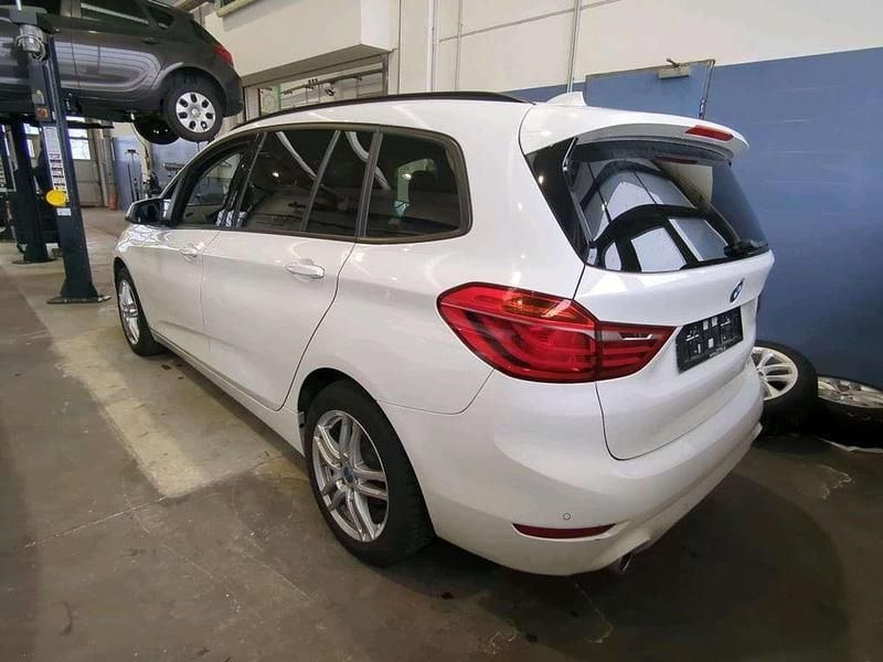 Gebraucht BMW 218 Gran Tourer Sport Line 150 PS (110 kW) 2022 Weiß Van / Kleinbus