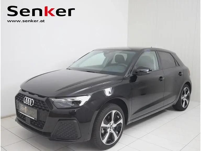 Schwarz metallicperleffektno Neu 2025 Audi A1 Sportback Design Kleinwagen | € 28.290 (Etwas zu teuer) - Bild 1/4