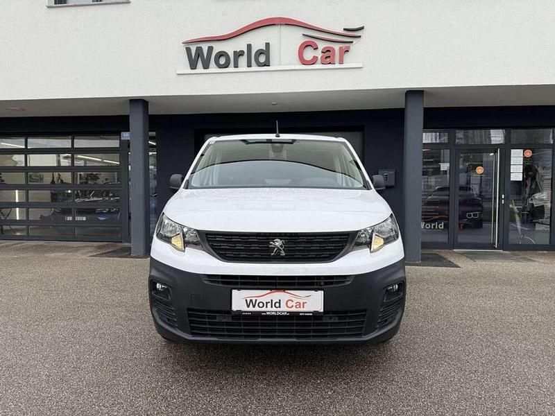 Gebraucht Peugeot Partner 102 PS (75 kW) 2021 Weiß Van / Kleinbus