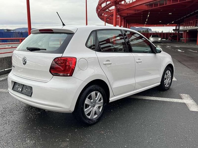 Gebraucht VW Polo Comfortline 60 PS (44 kW) 2014 Weiß Limousine