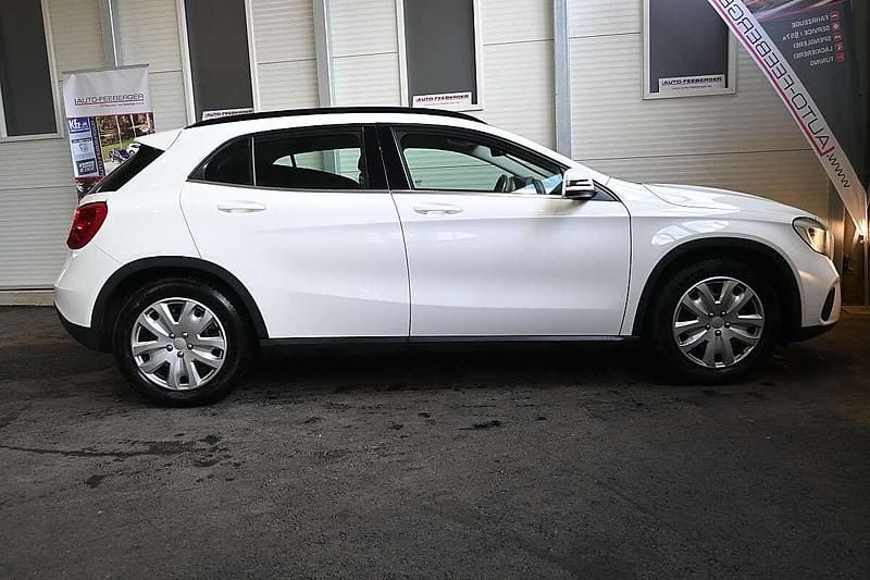 Gebraucht Mercedes GLA180 109 PS (80 kW) 2018 Weiß SUV