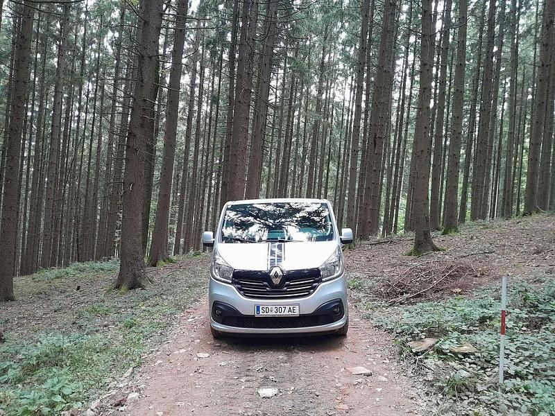 Gebraucht Renault Trafic 140 PS (102 kW) 2015 Silber Van / Kleinbus