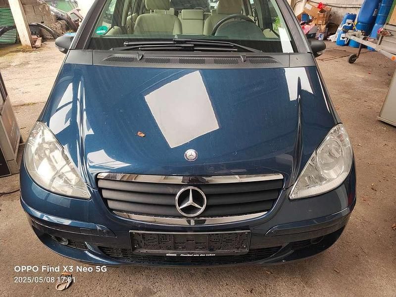 Blau Gebraucht 2008 Mercedes A170 Classic Limousine | € 2.900 - Bild 1/4