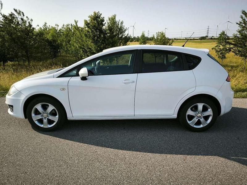 Weiß Gebraucht 2012 Seat Leon Copa Kleinwagen | € 7.700 (Fairer Preis) - Bild 1/4
