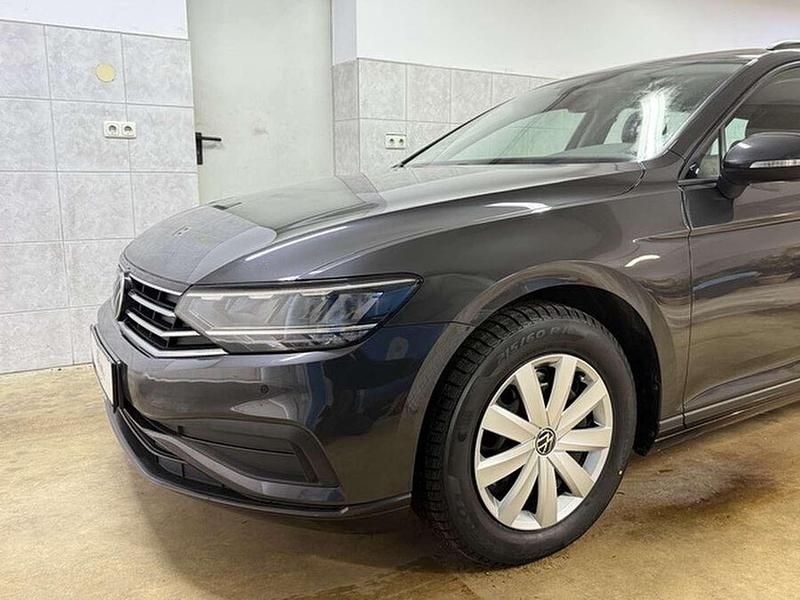 Gebraucht VW Passat 122 PS (89 kW) 2023 Grau Kombi