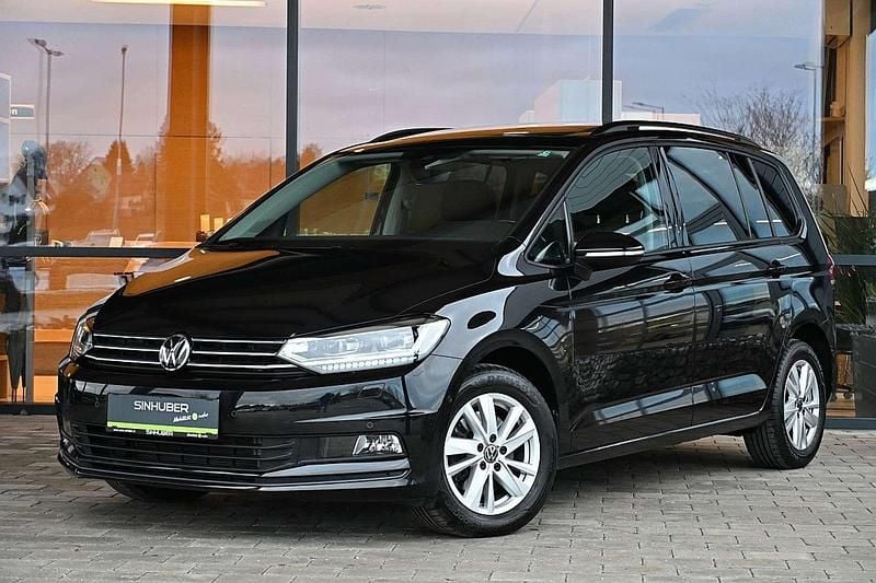 Schwarz Gebraucht 2021 VW Touran Van / Kleinbus | € 28.990 (Etwas zu teuer) - Bild 1/4