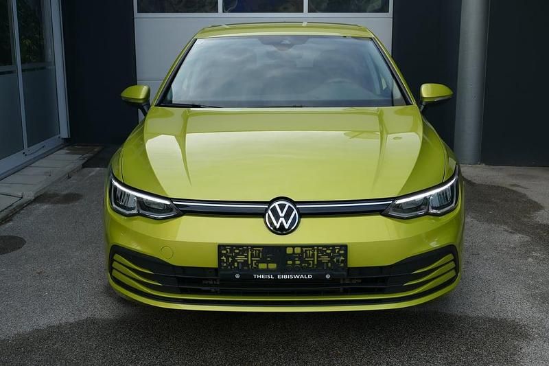 Gebraucht VW Golf VIII Life 115 PS (84 kW) 2022 Mittelgelb  metallic Limousine