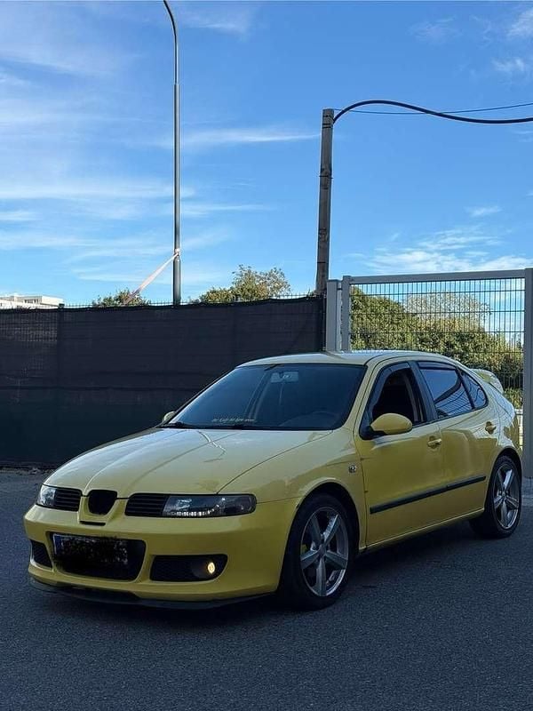 Gelb Gebraucht 2005 Seat Leon Kleinwagen | € 2.900 - Bild 1/4