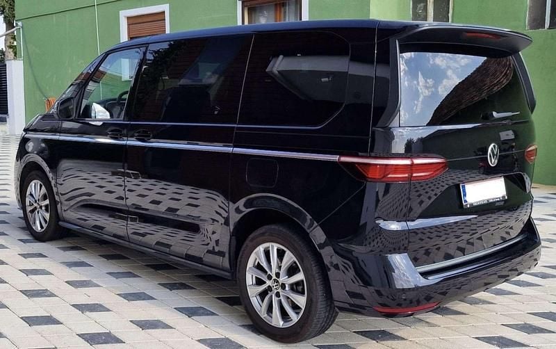 Gebraucht VW Multivan Style 150 PS (110 kW) 2024 Schwarz Van