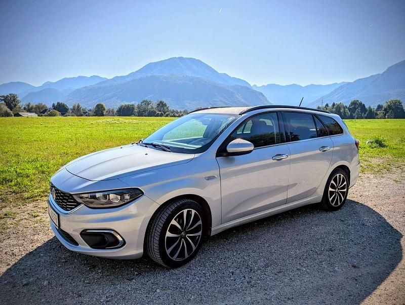 Silber Gebraucht 2018 Fiat Tipo Lounge Kombi | € 9.900 (Fairer Preis) - Bild 1/4