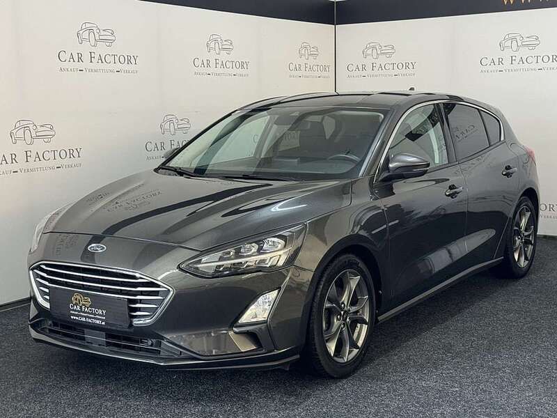 Grau Gebraucht 2019 Ford Focus Trend Limousine | € 12.490 (Fairer Preis) - Bild 1/4