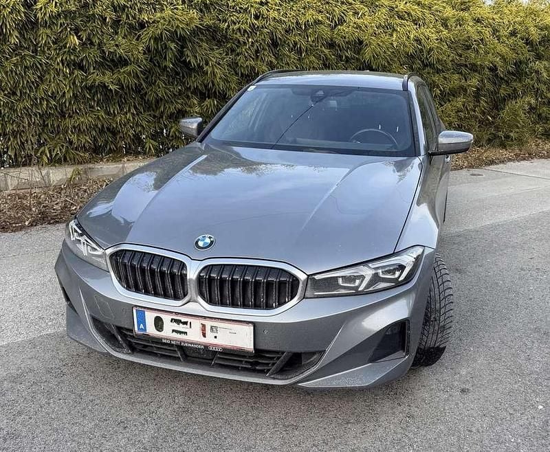 Grau Gebraucht 2023 BMW 320 Comfort Edition Kombi | € 34.900 - Bild 1/4
