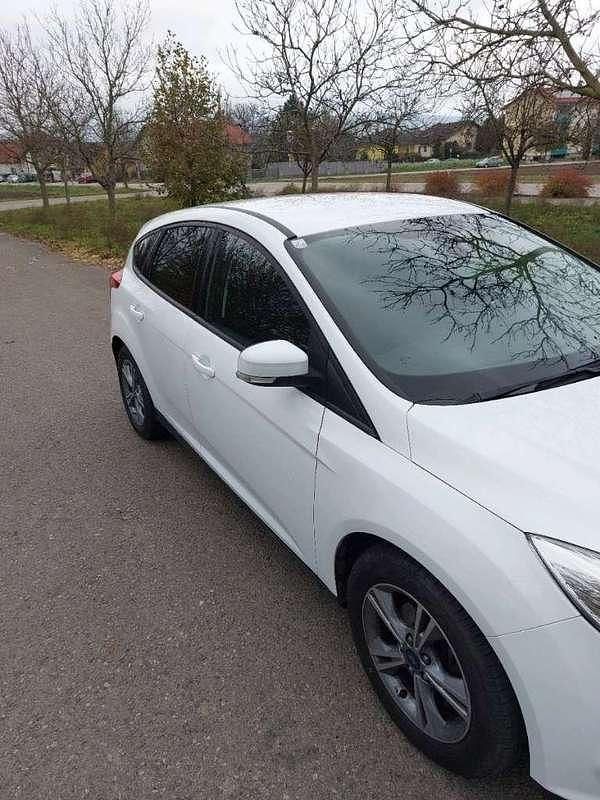 Weiß Gebraucht 2014 Ford Focus Limousine | € 5.000 (Guter Preis) - Bild 1/4