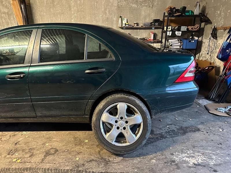 Gebraucht Mercedes C220 Elegance 143 PS (105 kW) 2004 Limousine