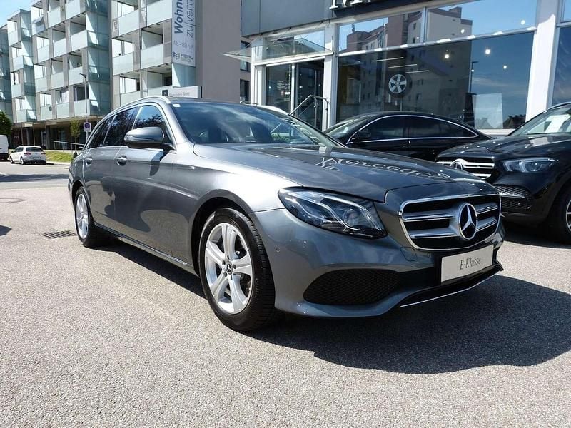 Grau Gebraucht 2017 Mercedes E220 Kombi | € 29.800 (Fairer Preis) - Bild 1/4