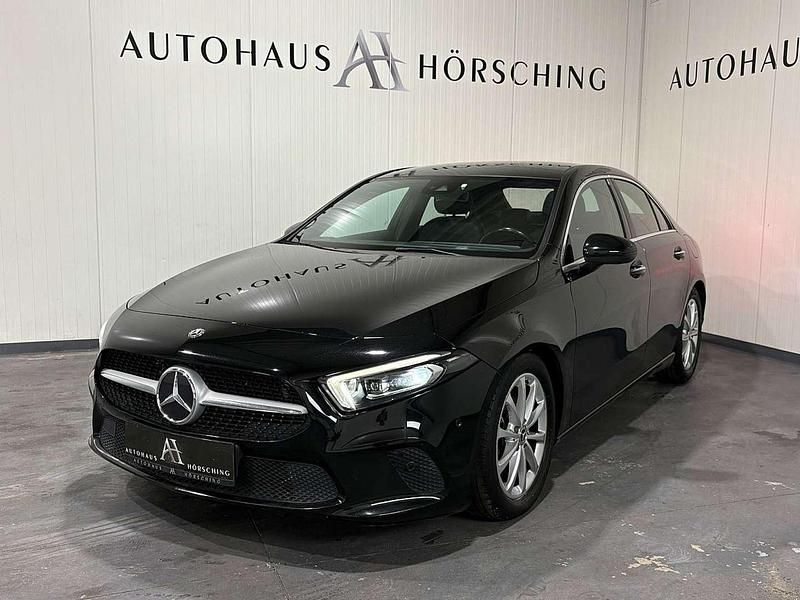 Gebraucht Mercedes A180 116 PS (85 kW) 2019 Schwarz Limousine