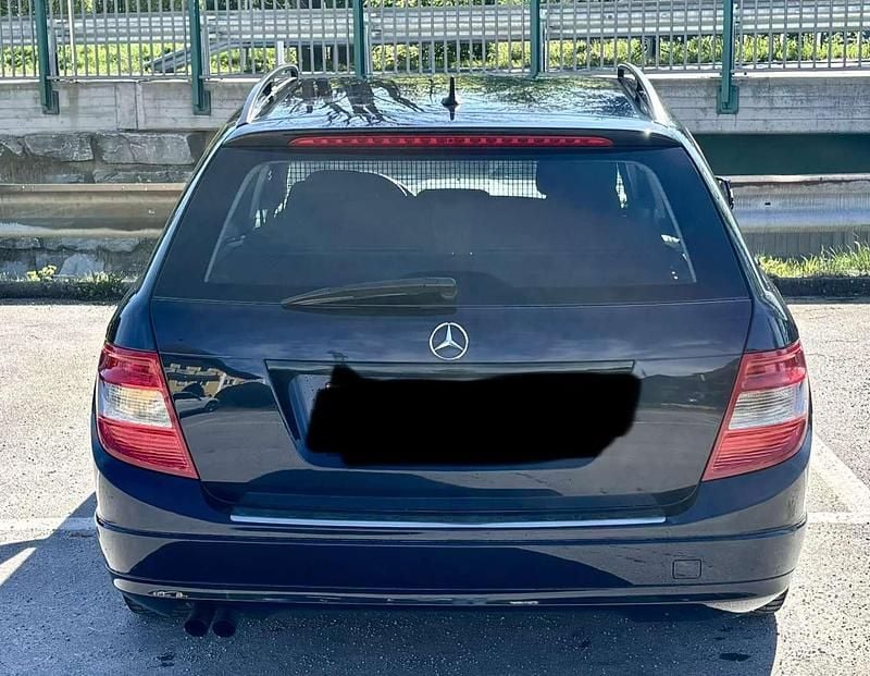 Gebraucht Mercedes C200 Classic 136 PS (100 kW) 2010 Blau Kombi