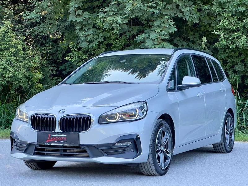 Grau Gebraucht 2019 BMW 216 Sport Line Van / Kleinbus | € 11.689 (Fairer Preis) - Bild 1/4