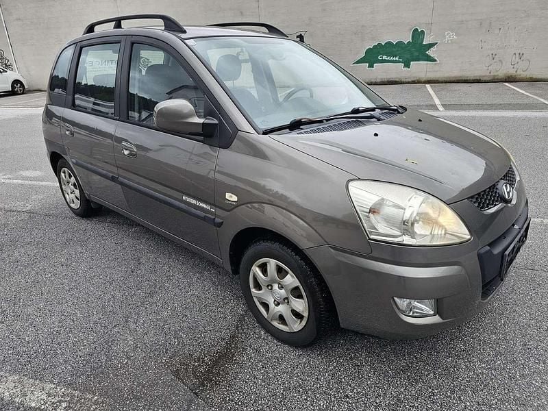 Gebraucht Hyundai Matrix 103 PS (75 kW) 2009 Grau Van / Kleinbus