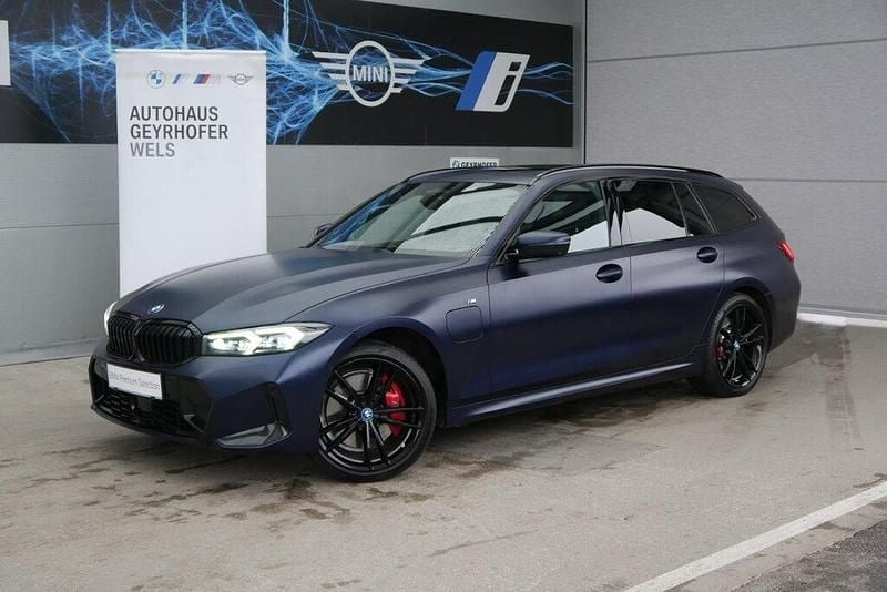 Frozen tanzanite blue Gebraucht 2023 BMW 330e Shadowline | € 48.980 (Teuer) - Bild 1/1