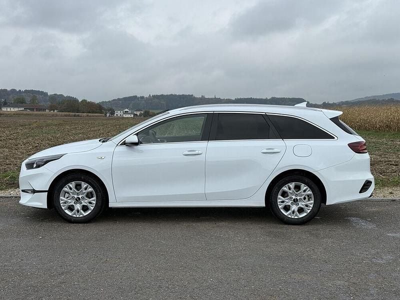 Neu Kia Ceed Sportswagon Silver 140 PS (102 kW) 2025 Kombi