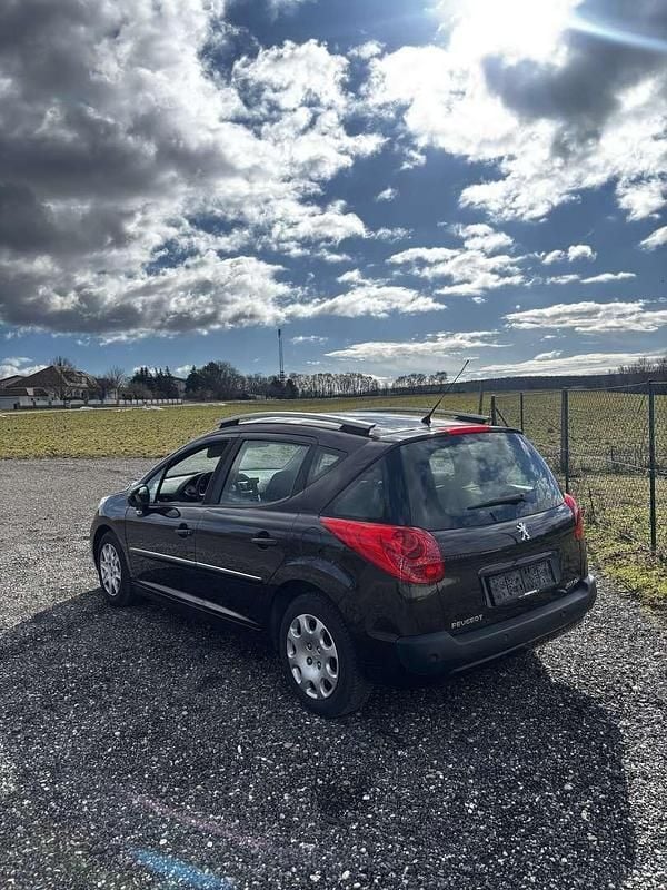 Gebraucht Peugeot 207 Active 95 PS (69 kW) 2011 Kombi