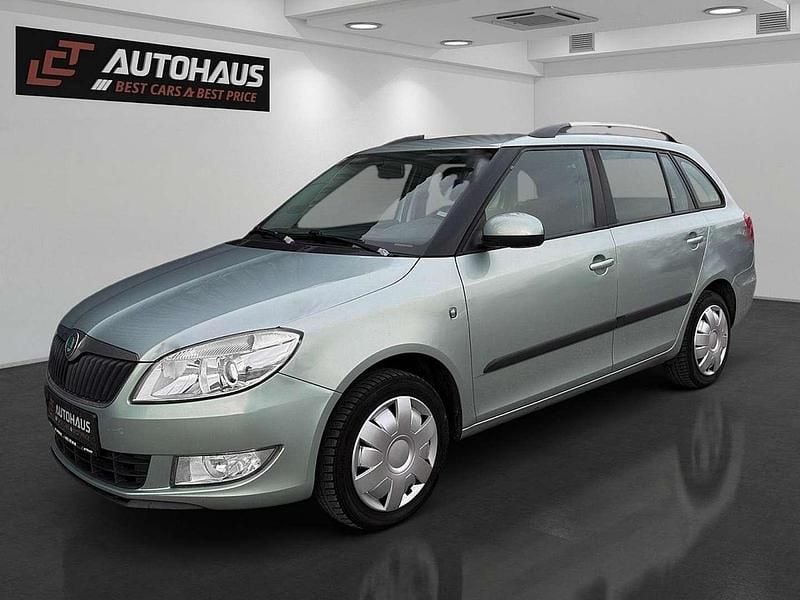 Grün Gebraucht 2011 Skoda Fabia Ambiente Kombi | € 2.990 (Etwas zu teuer) - Bild 1/4