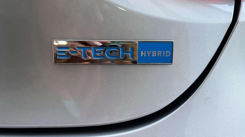 Gebraucht Renault Clio V LIMITED 124 PS (91 kW) 2020 Silber Limousine