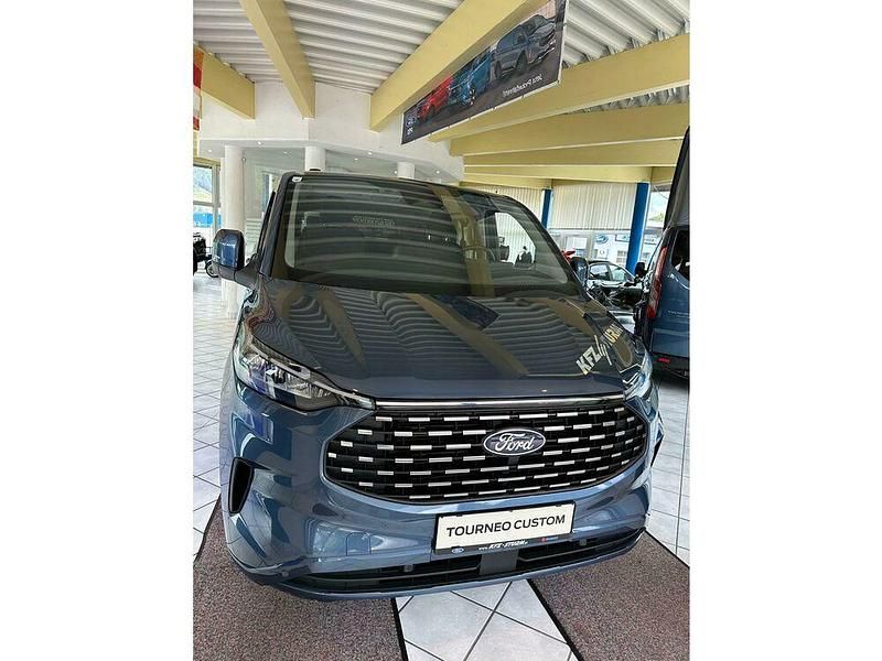 Gebraucht Ford Transit Custom Titanium 170 PS (125 kW) 2024 Van / Kleinbus