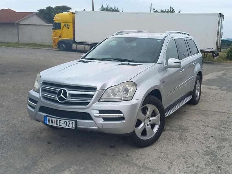 Grau Gebraucht 2011 Mercedes GL350 SUV | € 15.000 - Bild 1/4