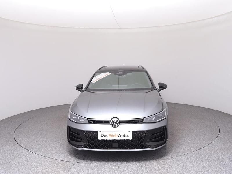 Neu VW Passat Sport 150 PS (110 kW) 2025 Grau Kombi
