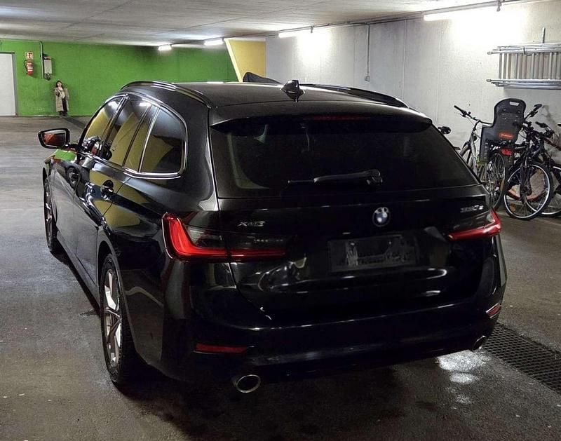 Gebraucht BMW 330e 184 PS (135 kW) 2020 Schwarz Kombi
