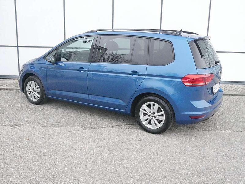 Gebraucht VW Touran Comfortline 150 PS (110 kW) 2022 Blau Van / Kleinbus