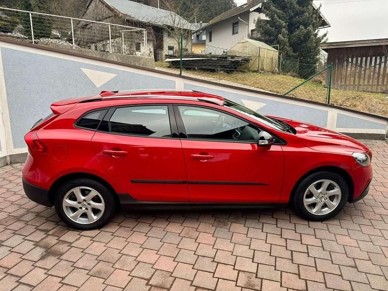 Gebraucht Volvo V40 CC 152 PS (111 kW) 2017 Rot Kombi