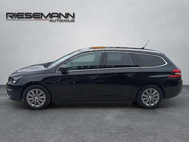 Gebraucht Peugeot 308 SW Allure 131 PS (96 kW) 2019 Schwarz Kombi