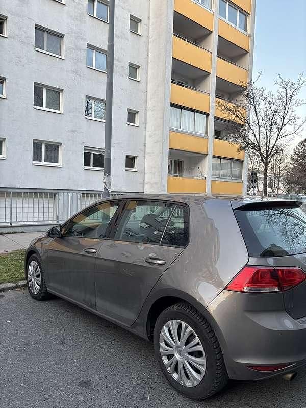 Gebraucht VW Golf VII Comfortline 105 PS (77 kW) 2013 Limousine