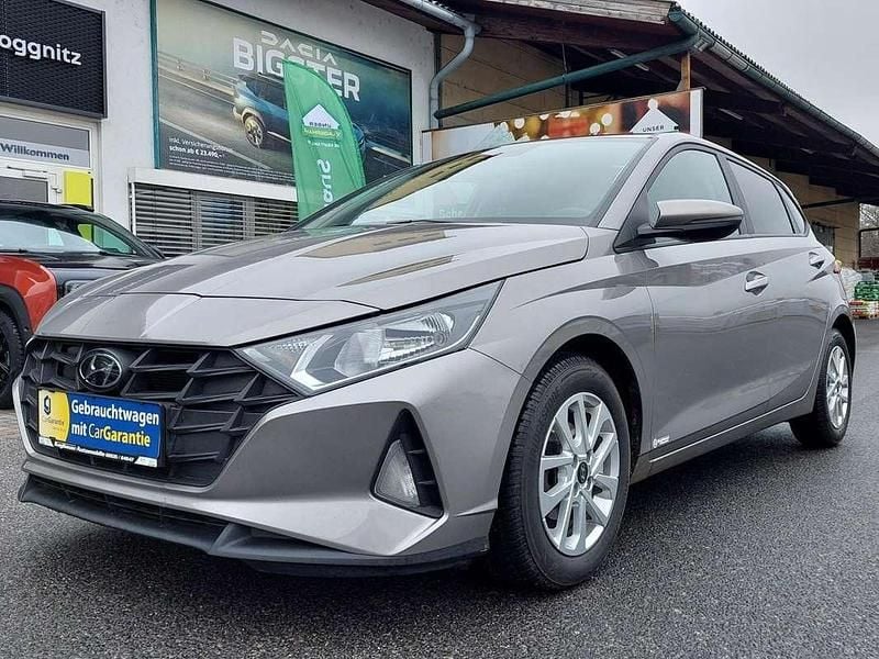 Grau Gebraucht 2021 Hyundai i20 Kleinwagen | € 11.990 - Bild 1/4