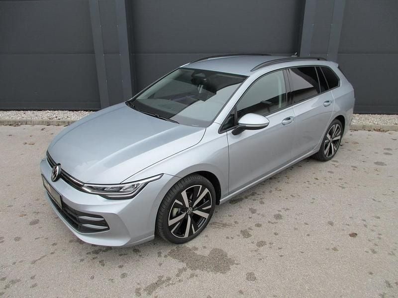 Neu VW Golf VIII Business 150 PS (110 kW) 2026 Silber  metallic Kombi