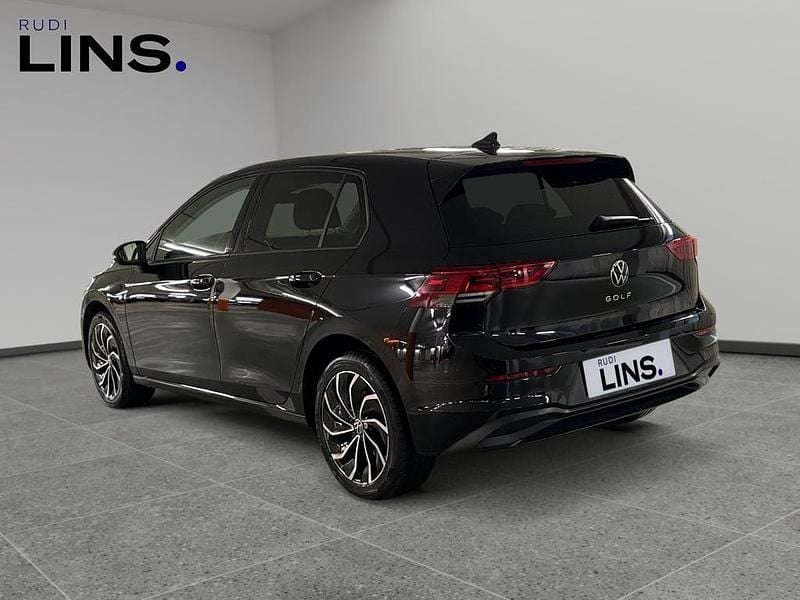 Gebraucht VW Golf VIII Life 110 PS (80 kW) 2022 Schwarz  metallicperleffektno Limousine