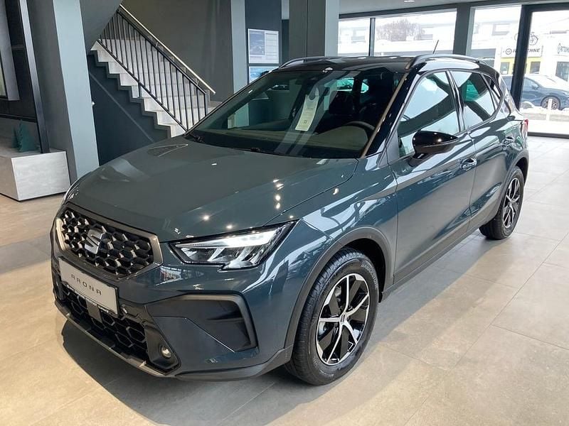 Neu Seat Arona Style 115 PS (84 kW) 2026 Dunkelblau  normal SUV