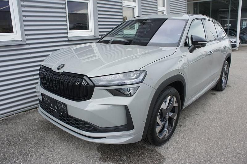 Mittelgrau normal Neu 2025 Skoda Kodiaq SportLine SUV | € 55.900 (Etwas zu teuer) - Bild 1/4