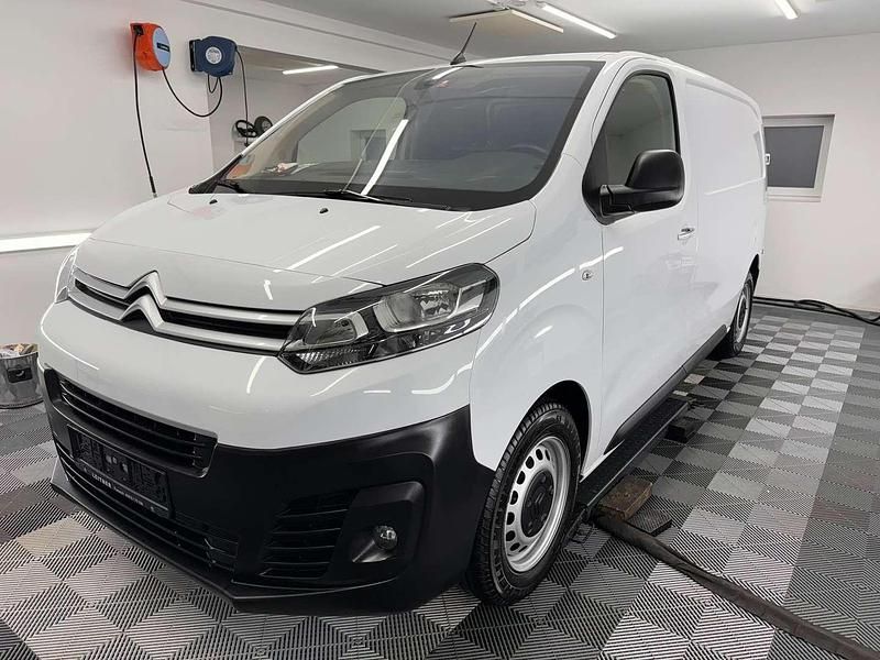 Weiß Gebraucht 2023 Citroën Jumpy Comfort Van / Kleinbus | € 31.990 - Bild 1/4