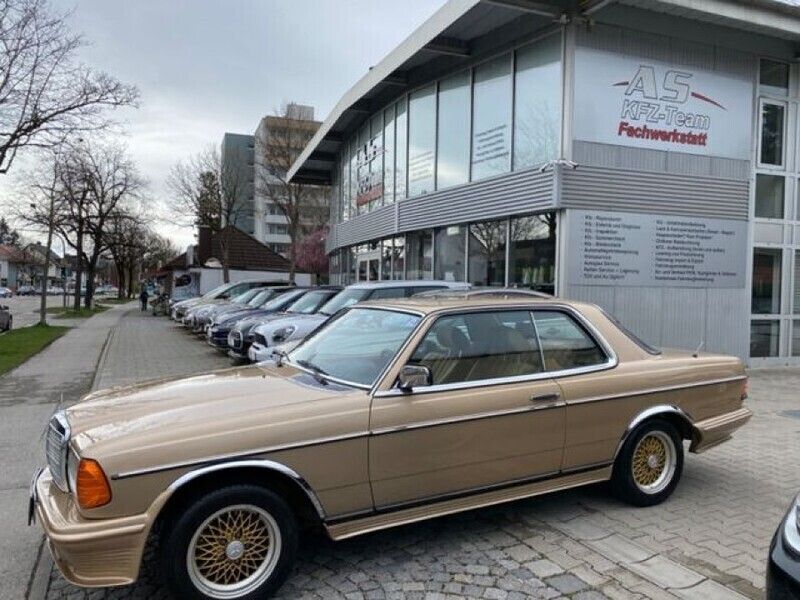Gebraucht Mercedes 230 136 PS (100 kW) 1983 Gold Coupé